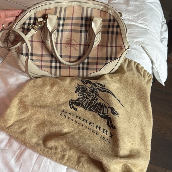 Burberry handbag - Picture 1 of 4